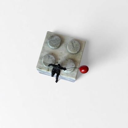 Escultura LEGO 4 ruedas